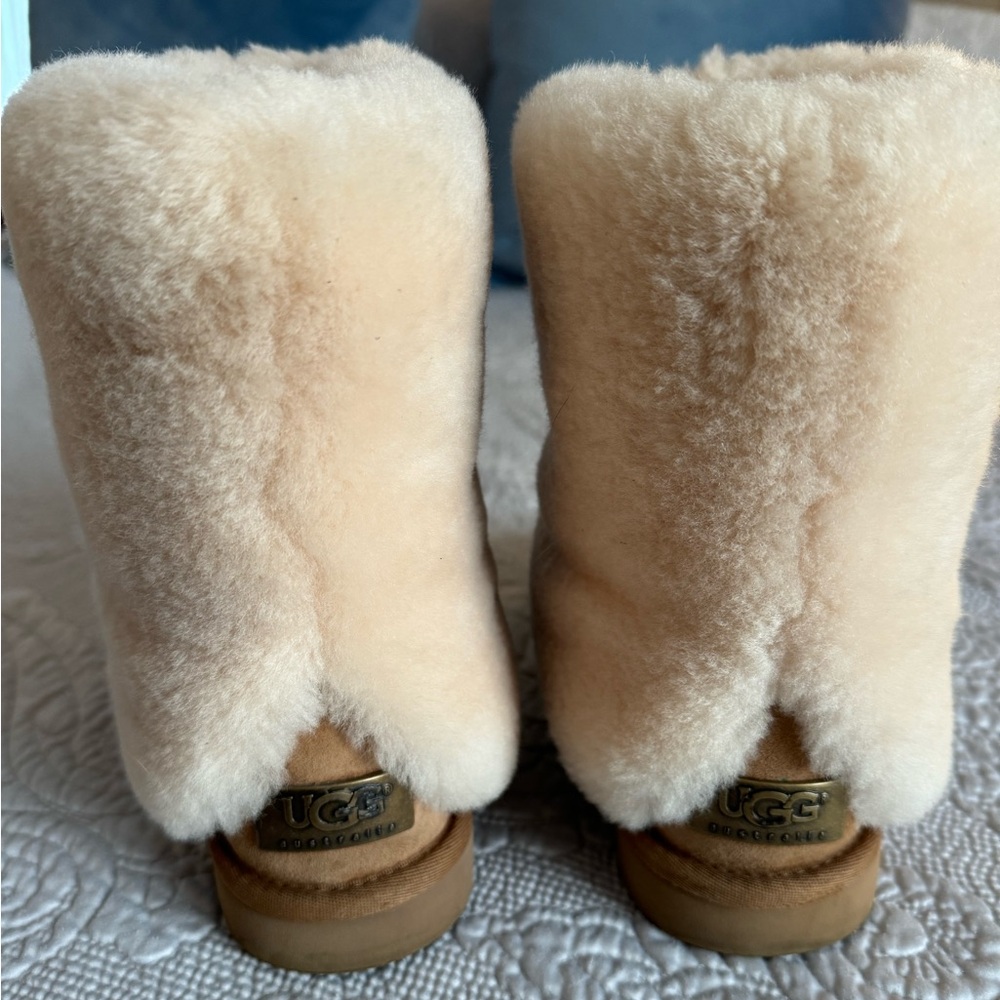 Ugg boots. Size 5. Chestnut color